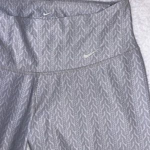 Preowned - Women’s Nike Dri-FIT Compression Capris (S)